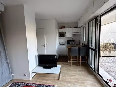 location appartement 1 pièce 22 m² à clamart (92140)  909 €