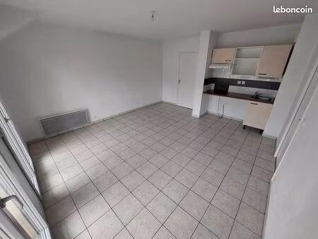 appartement t2 de 41 50m² au 2 ème étage avec balcon dans résidence sécurisée et 1 place d
