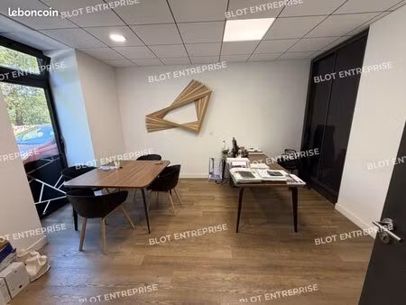 bureaux 141 m²