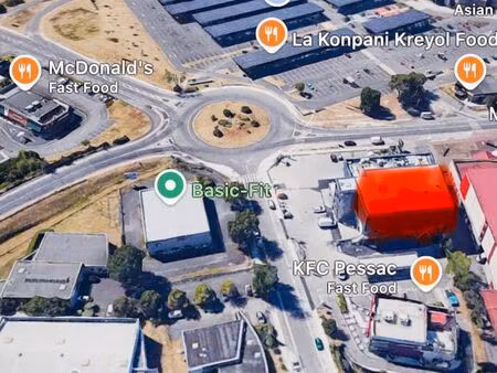 local commercial 380 m2 emplacement n°1