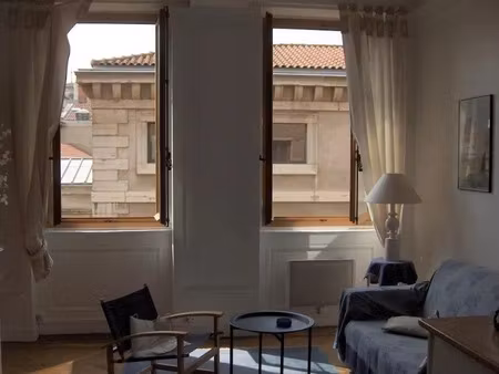 location meublée appartement 2 pièces 52 m² à lyon 5ème (69005)  990 €