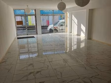 location local commercial  quartier calypso