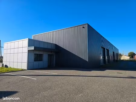 bâtiment industriel 650 m2 comportant 4 locaux
