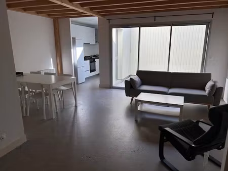 location appartement 3 pièces à bordeaux (33000)  1 090 €