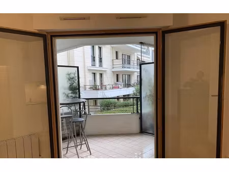 location meublée appartement 1 pièce 25 m² à issy-les-moulineaux (92130)  1 090 €