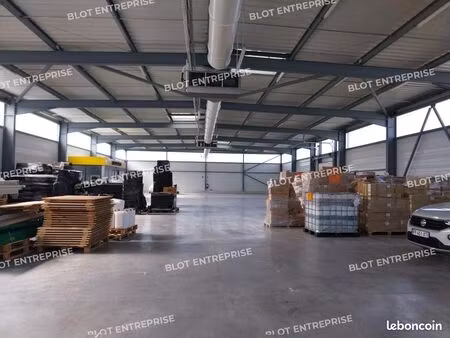 local d'activité 915 m²
