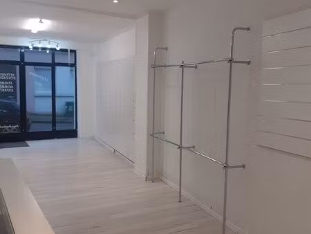 local commercial 100m2