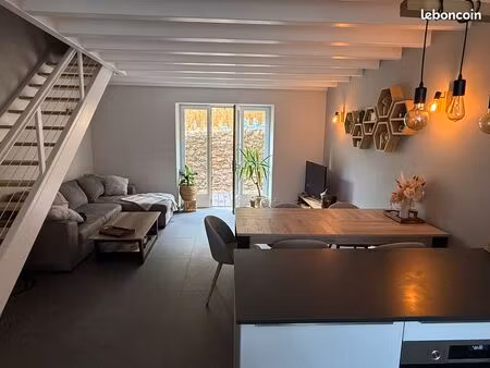 superbe t3 rénové de charme – 82 m² au sol (68 m² carrez) – 2 jardins  2 parkings (avec bo
