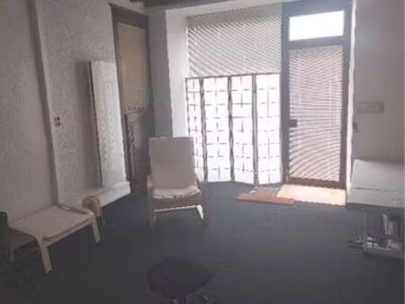studio meublé de 28 m2 rdc plein centre ville de la clayette