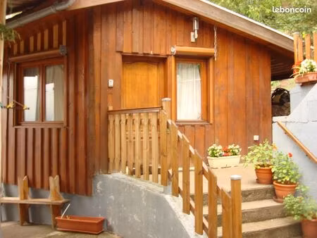 chalet indépendant avec terrasse