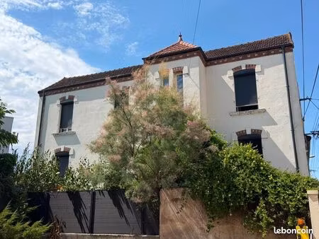 comme un air de campagne en ville… maison de caractère de 1914 dans une rue privée