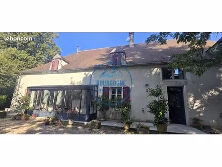 maison 10 pièces 330 m²