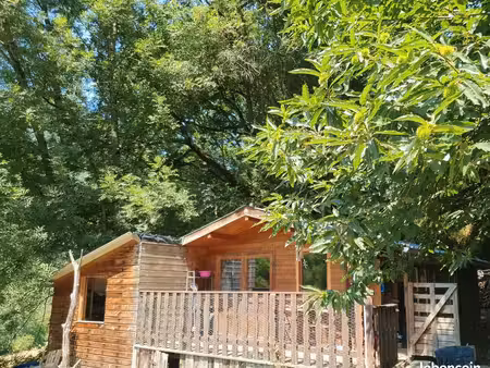 magnifique atypique terrain agricole 3 ha avec chalet autonome en électricité et grange fo
