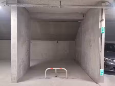 2 places de parking disponibles - proche centre - vendues séparément - possibilité de boxa