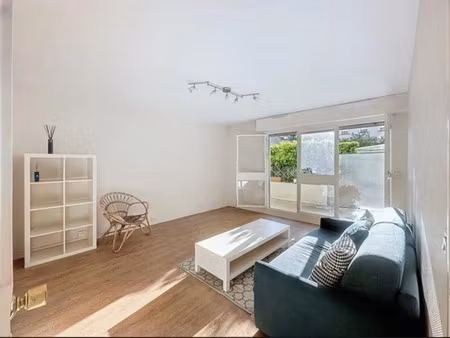 location meublée appartement 2 pièces 55 m² à paris 19ème (75019)  1 650 €