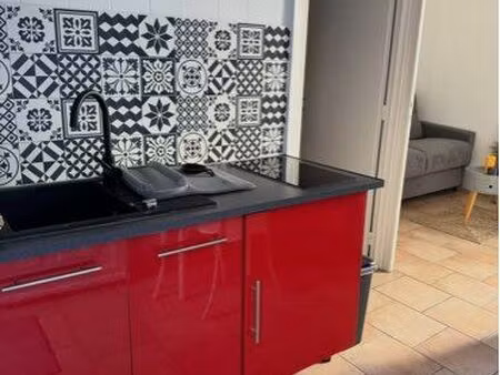 t1 tout confort à proximité immédiate du lycée marie curie