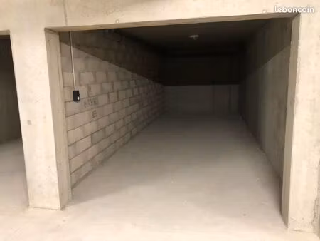 loue garage ou espace de stockage