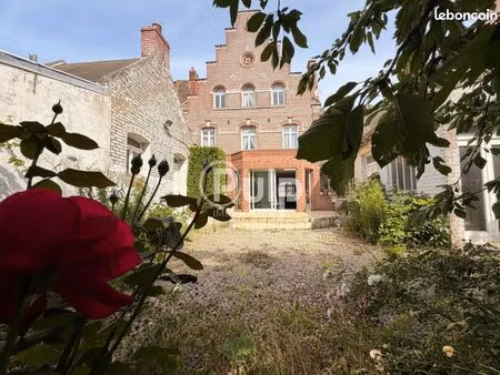 maison 12 pièces 261 m²