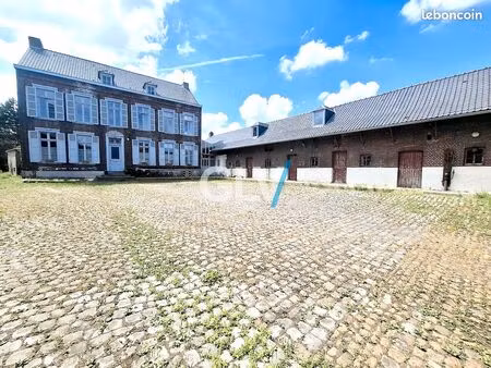 maison 6 pièces 244 m²