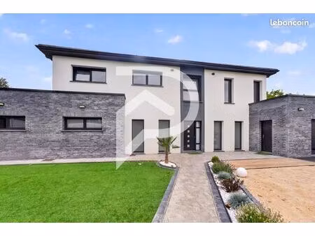 villa 7 pièces 295 m²