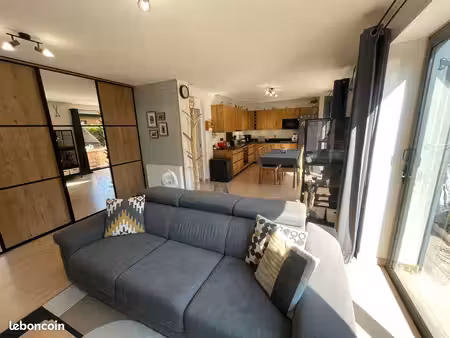 appartement t3 de 66 m² dans maison partagée / jardin  terrasses et 2 parkings