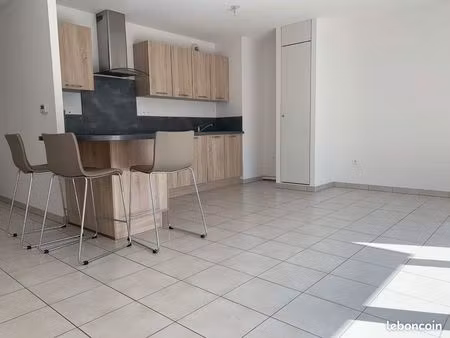 loue appartement 3 pièces avec balcon