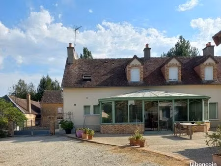 maison en pierre de caractère – 5 chambres – dépendances – terrain clos de 2 238 m² – fort