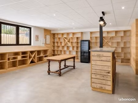 local professionnel de 96 m² avec stationnement – accessible pmr