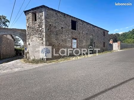 grange 1 pièce 250 m²