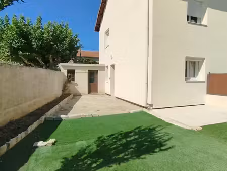 dans maison  appartement meublé  rez de chaussé  3 pièces 62m2 avec garage et jardin d’agr