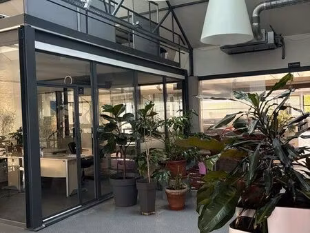 bureau individuel dans un lieu atypique