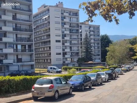 vend 2 garages fermés et sécurisés