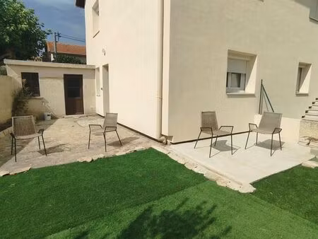 dans maison à montfavet  appartement meublé 3 pièces 62m2  grand garage  jardin 895 cc