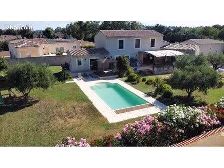 villa 7 pièces 218 m²