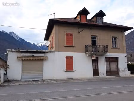 3 appartements dans maison