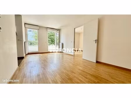 appartement 2 pièces rénové avec terrasse de 19 m² et parking en sous-sol  dans une réside