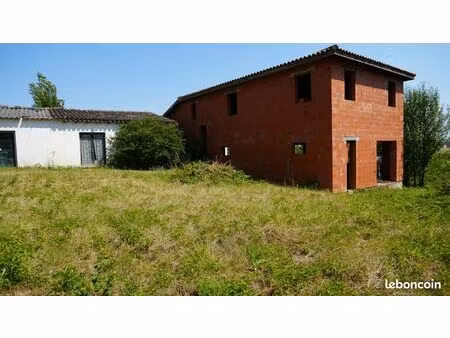 beau potentiel ensemble immobilier de 2 maisons à tauriac (40 min de toulouse)