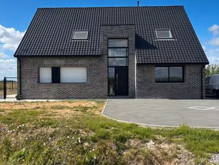 maison à louer sur bollezeele