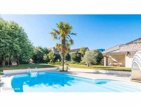 maison de ville avec piscine et grand jardin +possibilité activité libérale