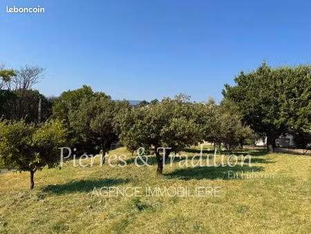 terrain 1270 m² apt