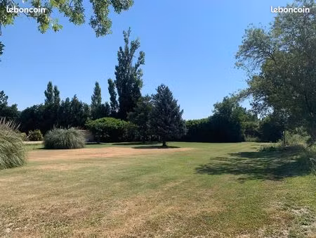 terrain 600 m² lauris