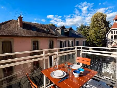 location studio plein centre ville d'aix les bains
