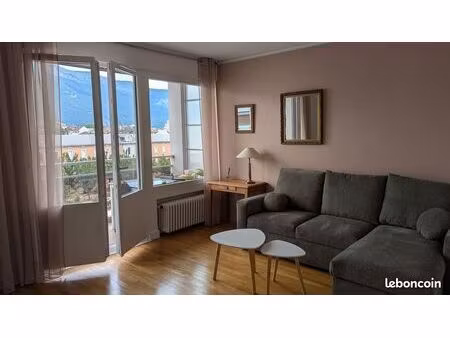 t2 centre courrier avec balcon