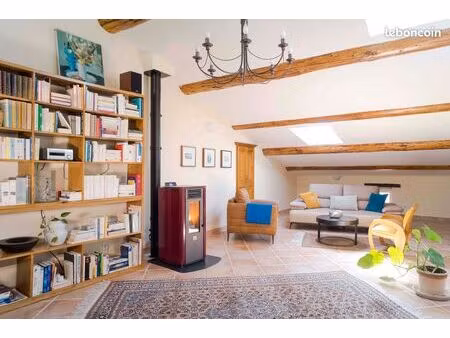 maison de maître entièrement rénovée avec soin sur le plateau d'albion proche luberon
