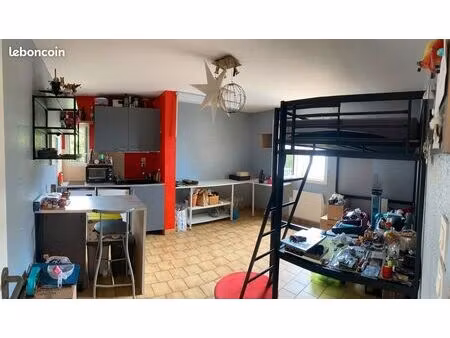studio équipé de 26 m²  avec cave et parking (dpe c)