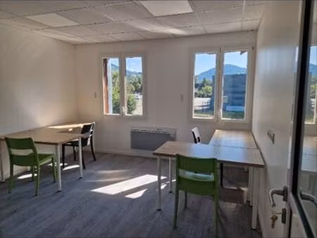 bureaux à louer lumineux et calmes