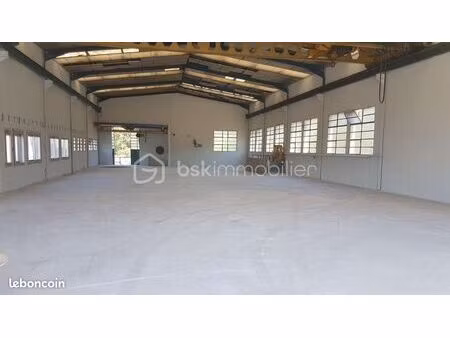 local industriel 900 m²