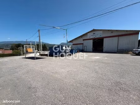 entrepôt 600 m² entrelacs