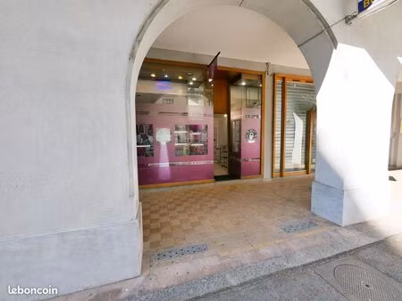 local commercial 18 m² annecy