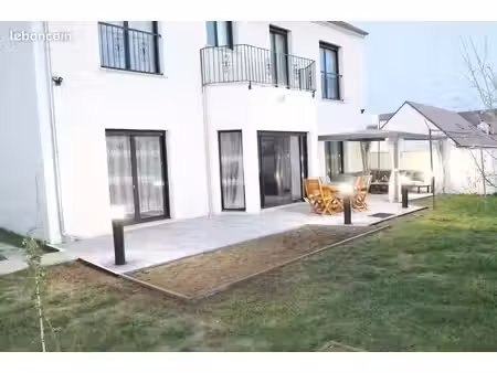 maison 8 pièces 204 m²